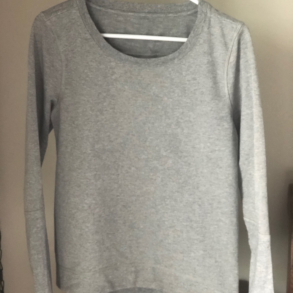 EUC Lululemon Grey Lightweight top size 6